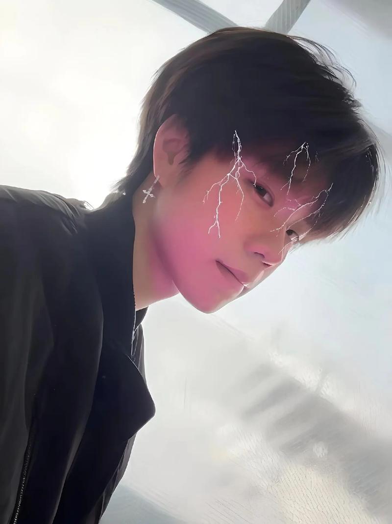 抖音劈腿小游戏，抖音劈腿小游戏视频